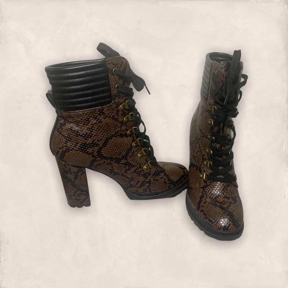 * JustFab Shandee Lace Up Snake Print bootie Sz 9